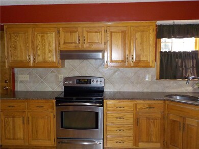 8410 Twilight Ln, Lenexa, KS 66219 - photo 4