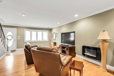 94 Pequot Ln, East Islip, NY 11730 - photo 6