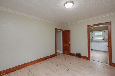 5157 Erwin St, Maple Heights, OH 44137 - photo 7