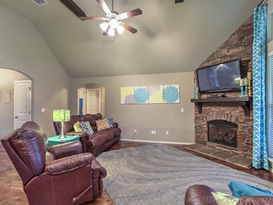 8023 S Fir Place, Broken Arrow, OK 74011 - photo 6