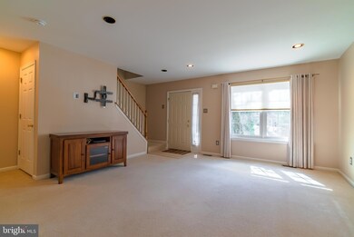 112 Runnymede Ct, Harleysville, PA 19438 - photo 4