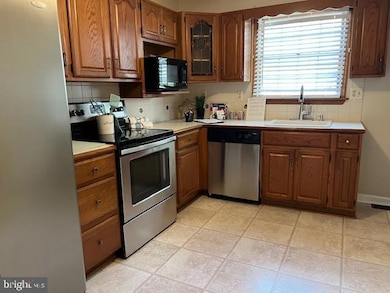 5205 Larlin Rd, Halethorpe, MD 21227 - photo 4