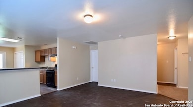 9011 Hilltop Crossing Dr, San Antonio, TX 78251 - photo 3