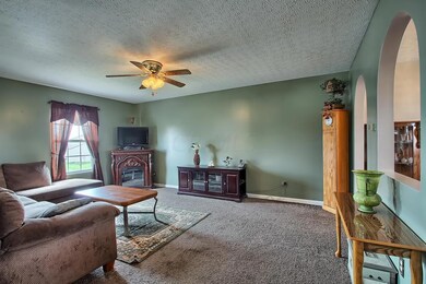 917 Harbinger Cir W, Columbus, OH 43213 - photo 5