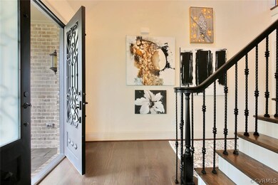 Spacious and grand entry foyer