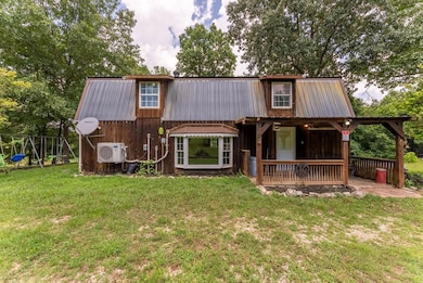 Air B&B on 72 Acres in Alton Missouri005