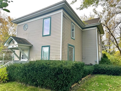 103 S 8th Ave E, Newton, IA 50208 - photo 2