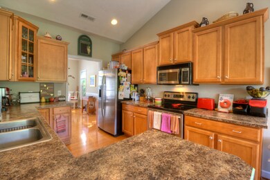 516 Azalea Dr-print-007-21-Kitchen-3903x