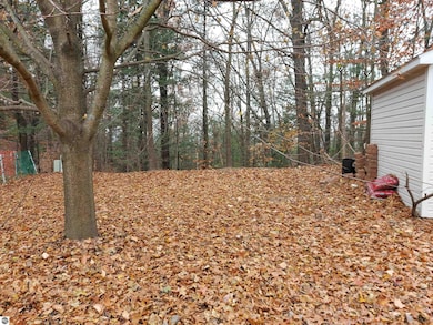 2397 Treelane Dr, Traverse City, MI 49686 - photo 3