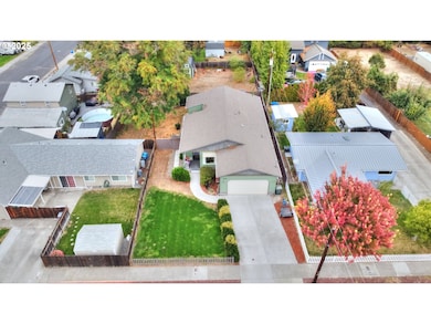 2009 E 12th St, the Dalles, OR 97058 - photo 6