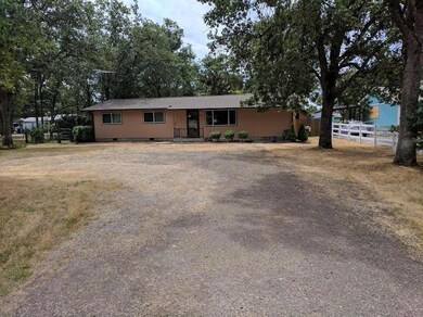 405 Gibbon Rd, Central Point, OR 97502 - photo 2