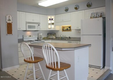 Kitchen with breakfast bar