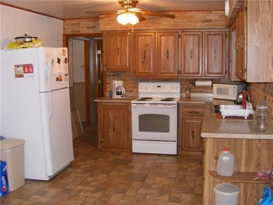 Large Eat-In-Kitchen