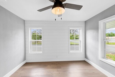 102 W Mulberry St, Fredericksburg, TX 78624 - photo 3