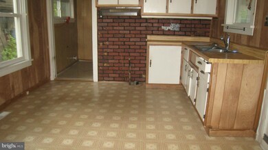 454 S 2nd St, Chambersburg, PA 17201 - photo 7