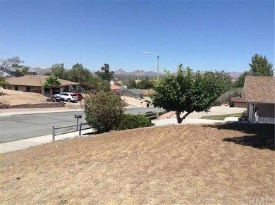 14211 Apple Creek Dr, Victorville, CA 92395 - photo 4