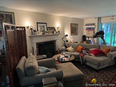 598 Redding Rd, Redding, CT 06896 - photo 2