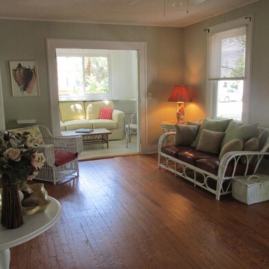 6 Palm Ct