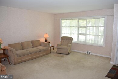 117 Louise Dr, Morrisville, PA 19067 - photo 4