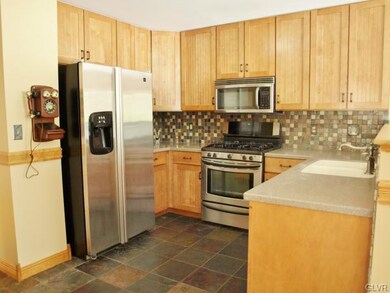 6817 Hunt Dr, Macungie, PA 18062 - photo 4