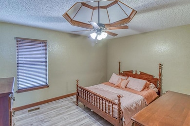 1216 NE 24th St, Moore, OK 73160 - photo 6