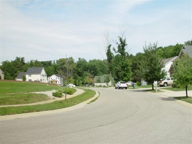 1572 S Andrew Cir unit 17, Bloomington, IN 47401 - photo 2