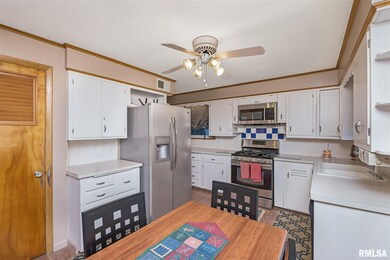 4201 Jersey Ridge Rd, Davenport, IA 52807 - photo 7