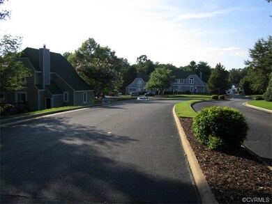 Well maintained drive into the Beacon Hill develop