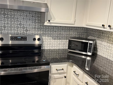 2520 Stradbrook Dr, Charlotte, NC 28210 - photo 5