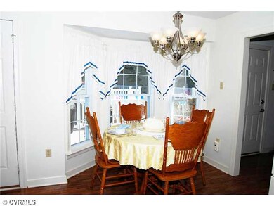 Breakfast Nook - Dining area overlooking the pool 