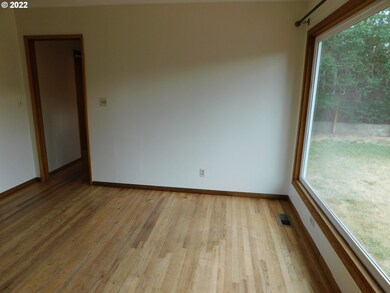 606 E 20th St, the Dalles, OR 97058 - photo 6