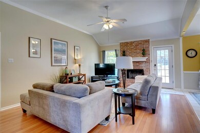 105 Marseille Dr, Hurst, TX 76054 - photo 4