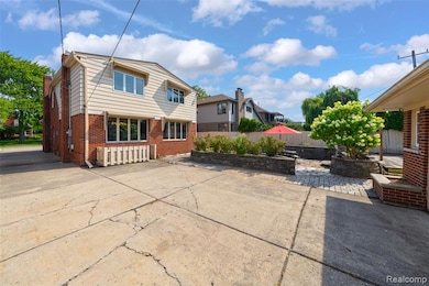 22450 Alexander St, Saint Clair Shores, MI 48081 - photo 4