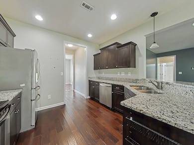 6-web-or-mls-10-Kitchen - 2025-07-17T133