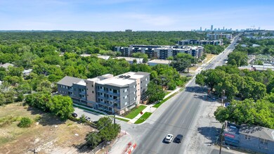 Bird's eye view featuring a forest view