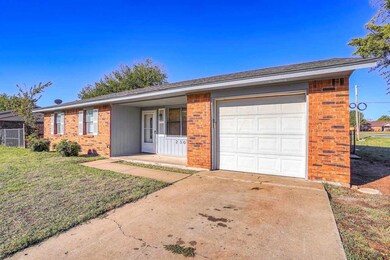 230 Deer Dr, Cache, OK 73527 - photo 2