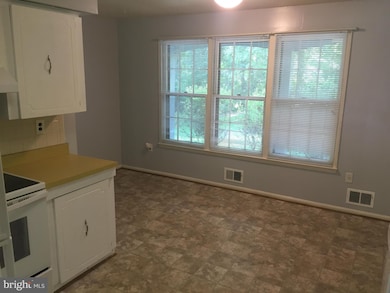 9195 Vermillion Ct, La Plata, MD 20646 - photo 6