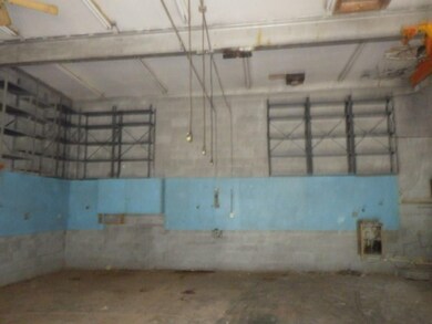 1324 W 1st St, Anderson, IN 46016 - photo 3