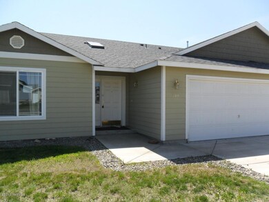 210 St Helens Ave, Moxee, WA 98936 - photo 4