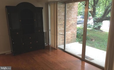 2909 Charing Cross Rd unit 6, Falls Church, VA 22042 - photo 4