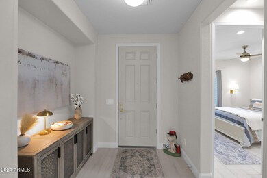 3985 Daisy - 05Foyer