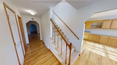 377 Pebble Creek Dr, Fraziers Bottom, WV 25082 - photo 5