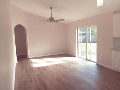 Huge Family Room Valuted Ceiling