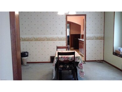 Lovely dining room, there's room for everyone!  It