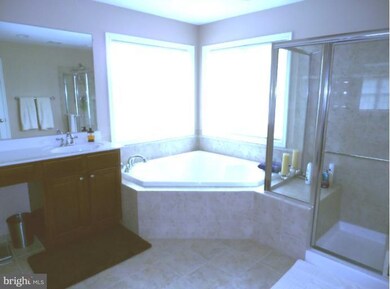 25642 S Village Dr, Chantilly, VA 20152 - photo 4