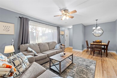 51 Edmunton Dr unit F17, North Babylon, NY 11703 - photo 4