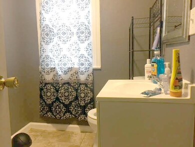 Bathroom (Unit 1)