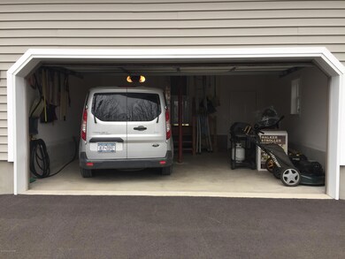 427 Laramie Rd, Effort, PA 18330 - photo 5