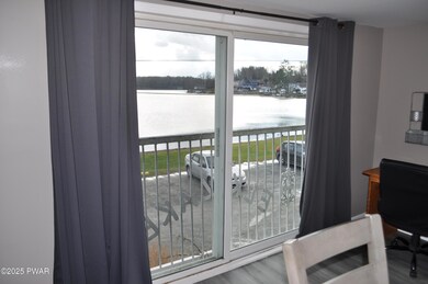 25 Lizzy Ln unit 2nd floor, Waymart, PA 18472 - photo 5