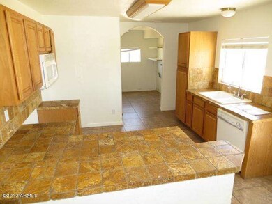 023-325933-Kitchen1